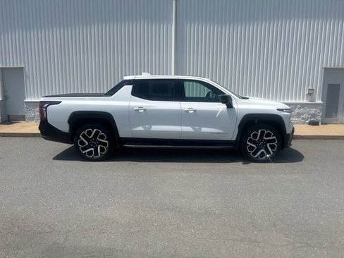 New 2024 Chevrolet Silverado EV RST image 3