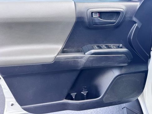 Used 2020 Toyota Tacoma SR w/ SR Convenience Package RWD image 18