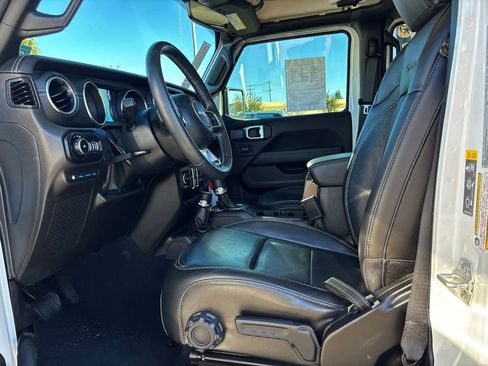 Used 2022 Jeep Wrangler Unlimited Sahara image 12
