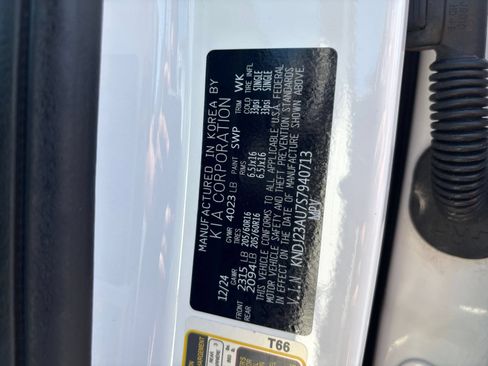 Used 2025 Kia Soul LX w/ LX Technology Package FWD image 23