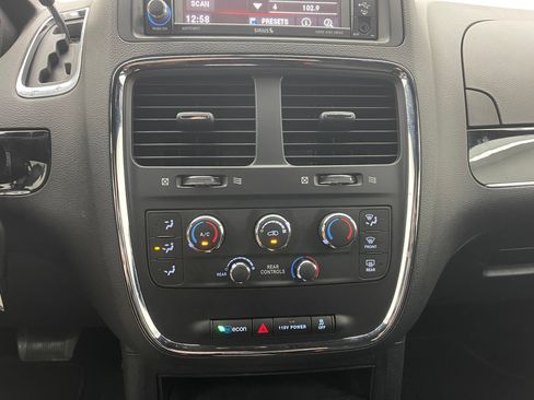 Used 2016 Dodge Grand Caravan SE FWD image 22