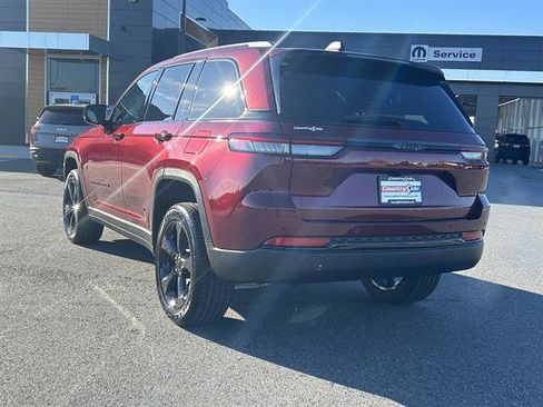 New 2025 Jeep Grand Cherokee Altitude image 7