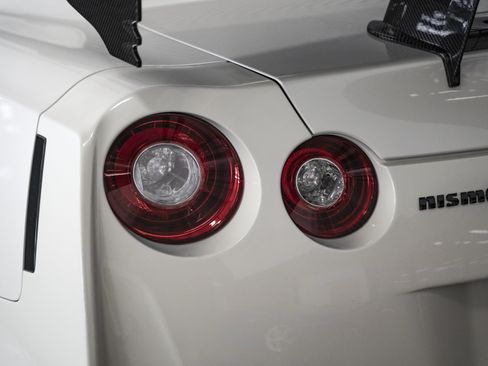 Used 2016 Nissan GT-R NISMO AWD/4WD image 21