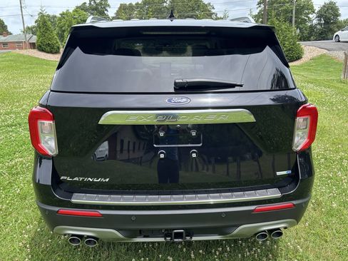 Used 2020 Ford Explorer Platinum w/ Premium Technology Package image 3