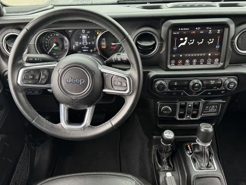 Used 2022 Jeep Wrangler Unlimited Sahara image 13