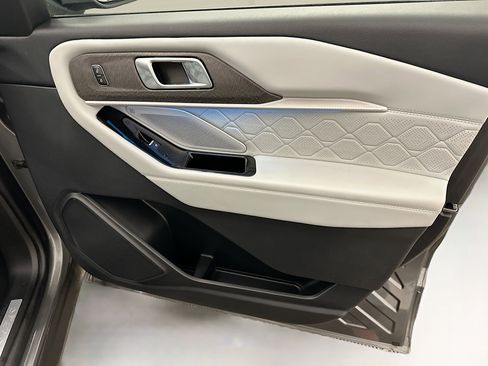 Used 2025 Ford Explorer Platinum w/ LUX Leather Package image 35