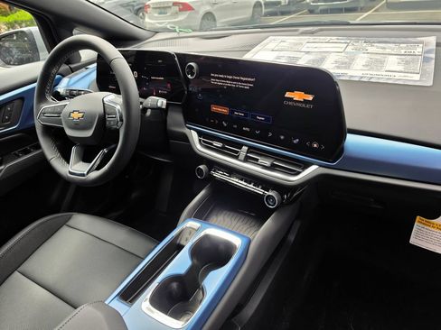 New 2026 Chevrolet Equinox EV LT AWD/4WD image 9