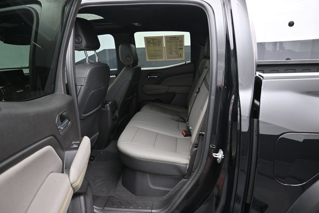 Used 2024 Chevrolet Colorado ZR2 w/ ZR2 Convenience Package III AWD/4WD image 31
