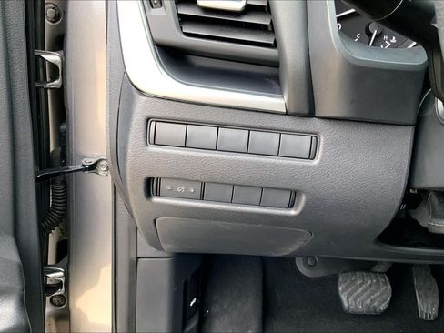 Used 2021 Nissan Rogue S AWD/4WD image 33