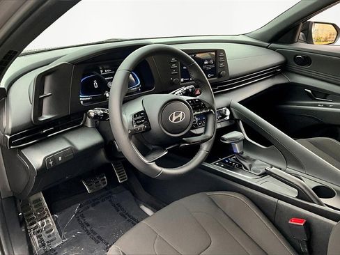 Certified 2025 Hyundai Elantra Sport image 14