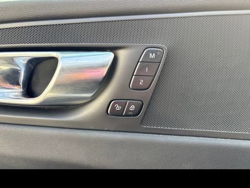 Certified 2023 Volvo XC60 B5 Core AWD/4WD image 12