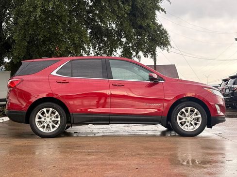 Used 2020 Chevrolet Equinox LT FWD image 2
