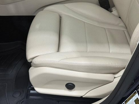 Used 2019 Mercedes-Benz GLC 300 4MATIC image 20