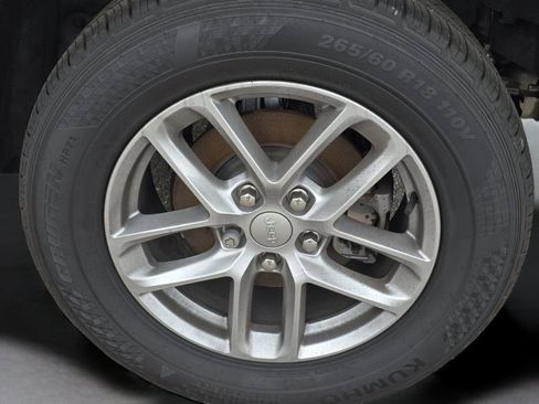 Certified 2023 Jeep Grand Cherokee Laredo w/ Luxury Tech Group I image 10