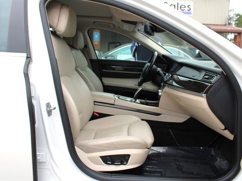 Used 2012 BMW 750Li xDrive image 16