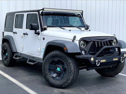 Used 2017 Jeep Wrangler Unlimited Sport w/ Connectivity Group AWD/4WD image 2