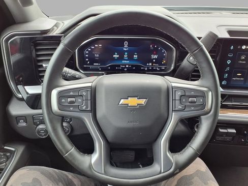 Used 2025 Chevrolet Silverado 2500 LT w/ Convenience Package AWD/4WD image 13
