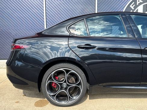 Used 2024 Alfa Romeo Giulia Veloce AWD/4WD image 5