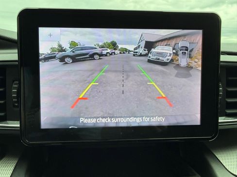 Used 2020 Ford Explorer XLT w/ Equipment Group 202A RWD image 32