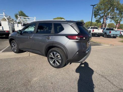 Used 2023 Nissan Rogue SV w/ SV Premium B Package image 6