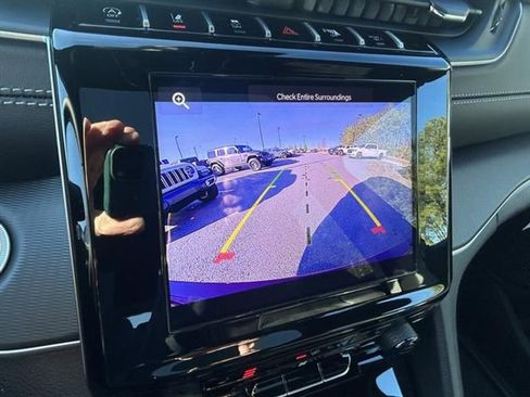 New 2025 Jeep Grand Cherokee Altitude image 17