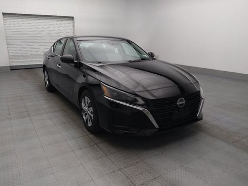 Used 2024 Nissan Altima 2.5 S FWD image 13