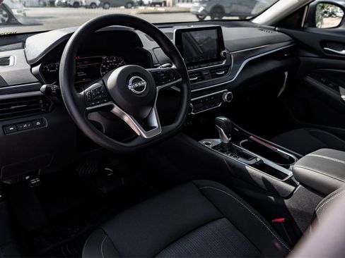 New 2024 Nissan Altima 2.5 SV image 9