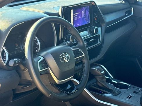 Used 2023 Toyota Highlander XSE image 19