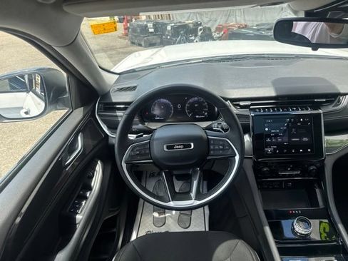 Used 2023 Jeep Grand Cherokee Laredo w/ Luxury Tech Group I AWD/4WD image 26