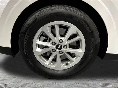 Used 2024 Kia Carnival LX FWD image 34