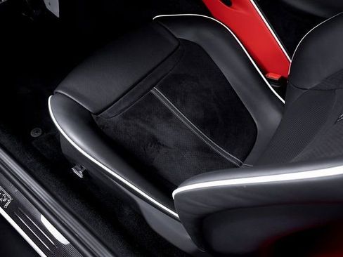 Certified 2025 Ferrari Roma Spider RWD image 24