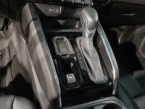 Used 2024 GMC Canyon Elevation w/ Elevation Premium Package image 32