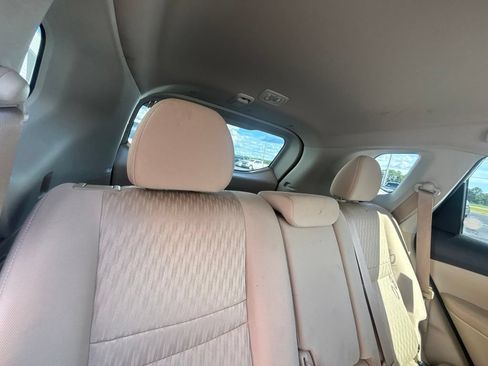 Used 2018 Nissan Rogue SV FWD image 27