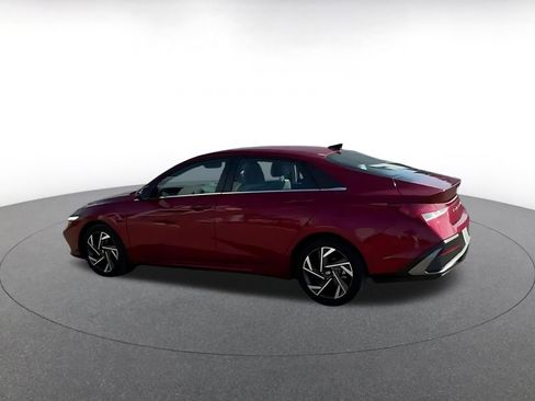 Used 2025 Hyundai Elantra Limited image 7