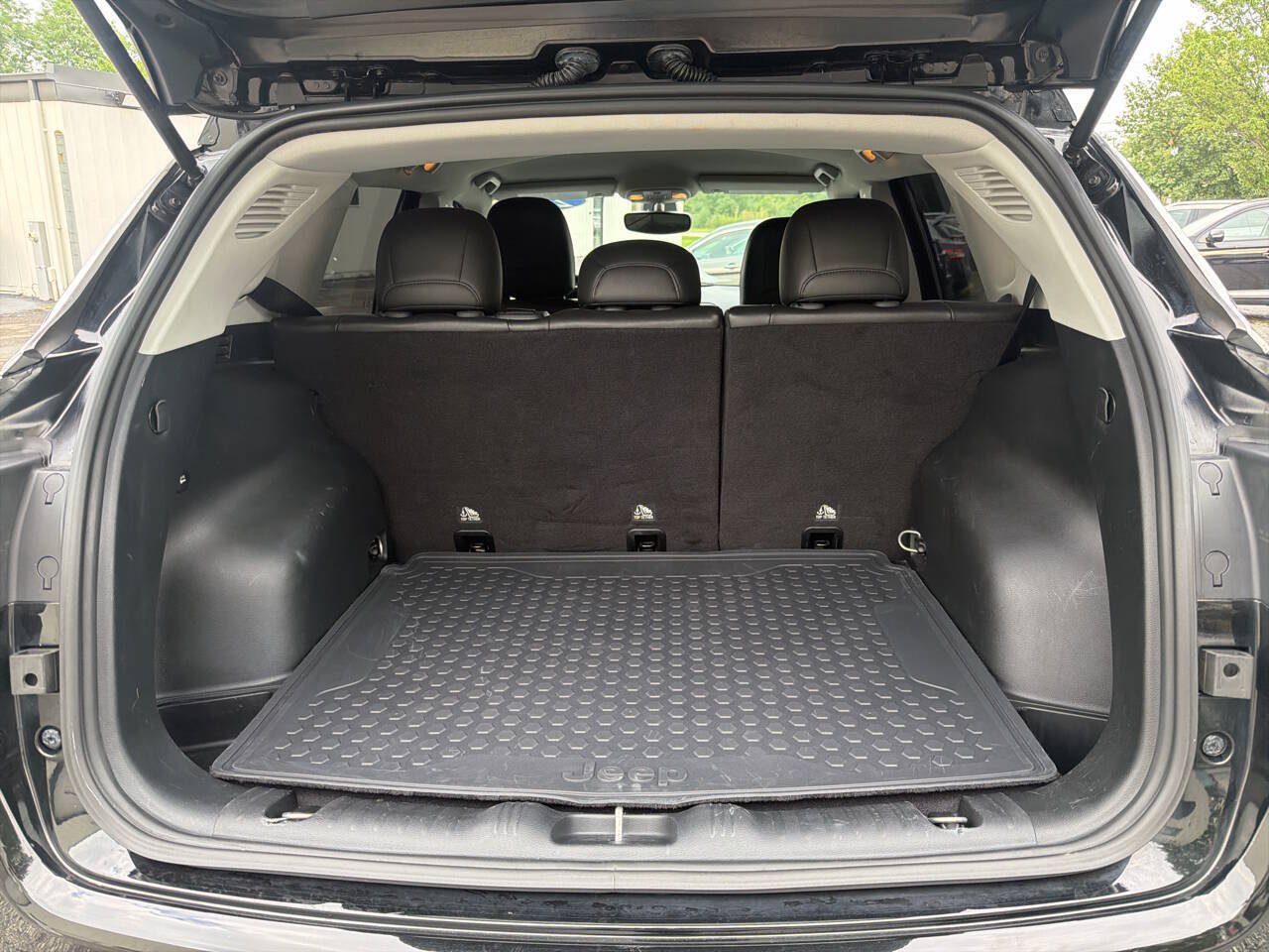 Used 2018 Jeep Compass Latitude w/ Cold Weather Group FWD image 25
