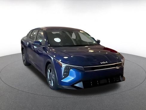 Used 2025 Kia K4 FWD image 3