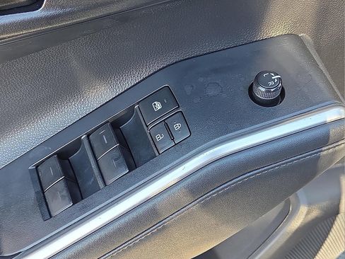 Used 2022 Toyota Highlander LE image 15