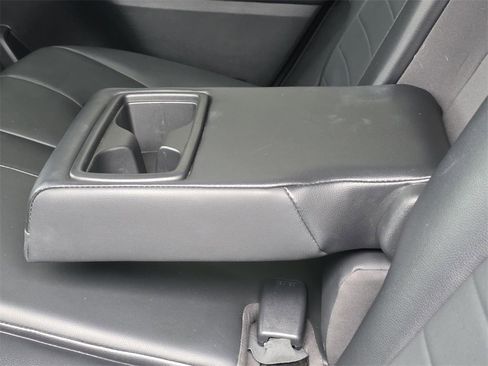 Used 2021 Toyota Highlander XLE image 12