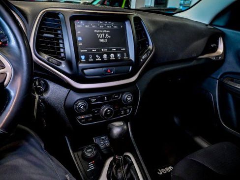 Used 2015 Jeep Cherokee Latitude AWD/4WD image 29