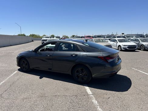Used 2021 Hyundai Elantra SEL FWD image 3
