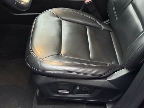 Used 2022 Ford Explorer XLT w/ Equipment Group 202A image 37