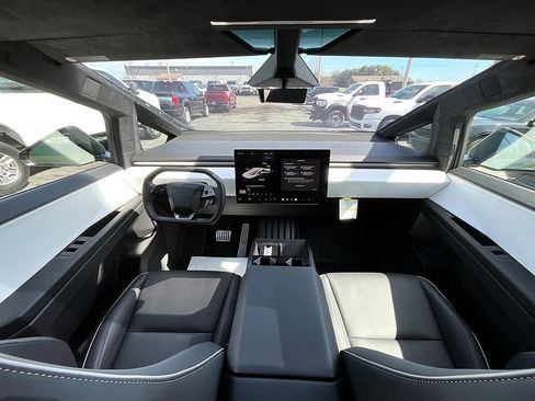 Used 2024 Tesla Cybertruck AWD Crew Cab image 34