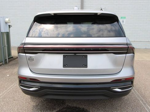 Used 2025 Lincoln Nautilus Premier AWD/4WD image 7
