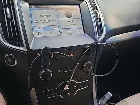 Used 2019 Ford Edge SEL w/ Equipment Group 201A image 2