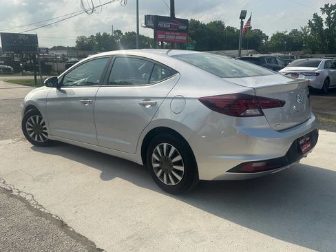 Used 2019 Hyundai Elantra SE image 8