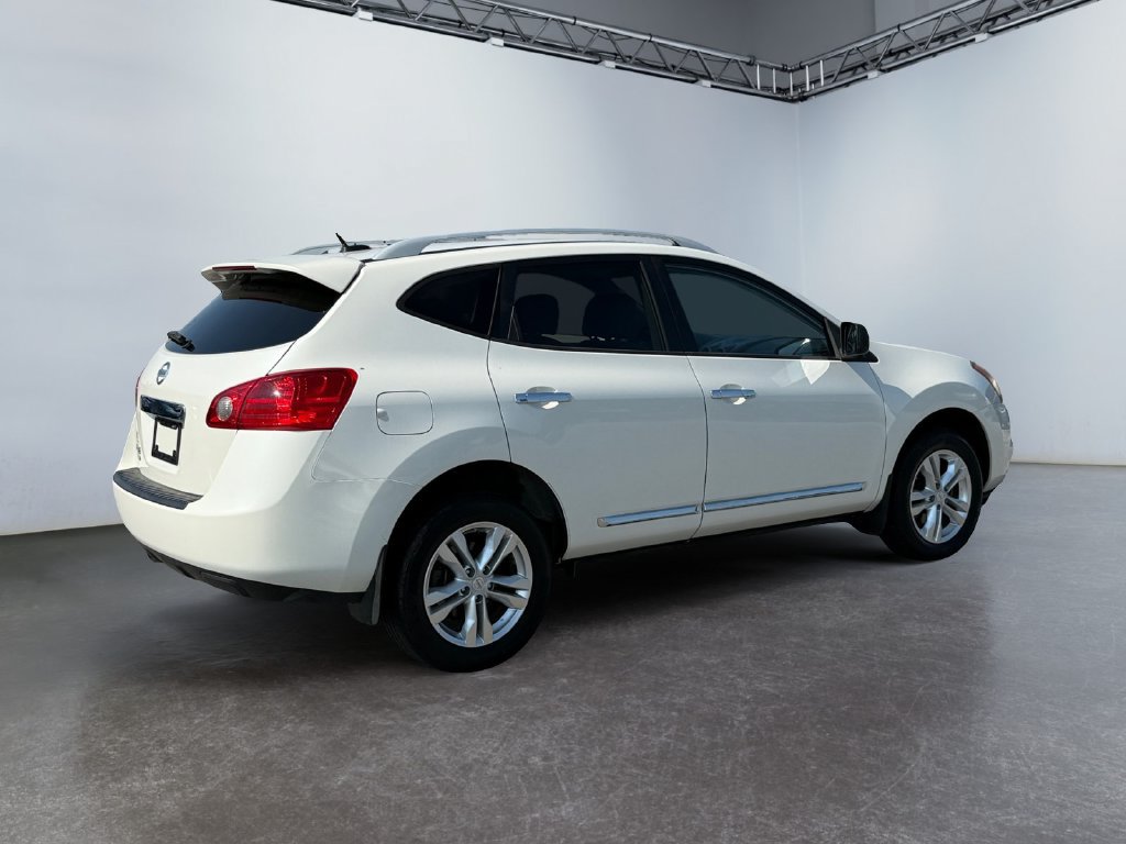 Used 2015 Nissan Rogue S w/ Convenience Package FWD image 3