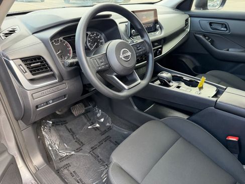 Used 2024 Nissan Rogue S FWD image 2