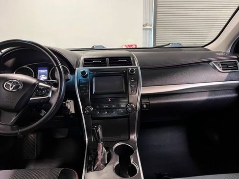 Used 2017 Toyota Camry SE FWD image 20