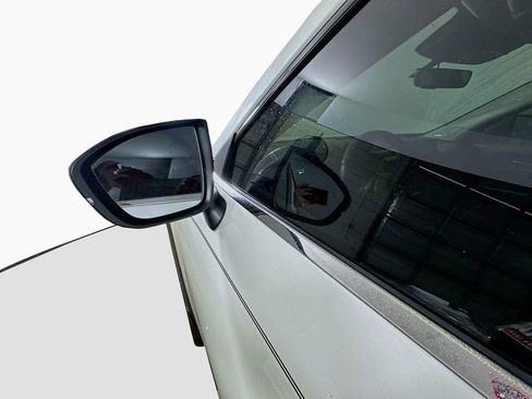 Used 2024 Nissan Pathfinder Platinum image 40