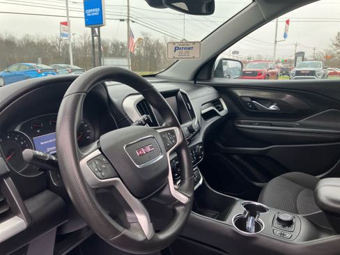 Used 2022 GMC Terrain SLE w/ Driver Convenience Package image 9